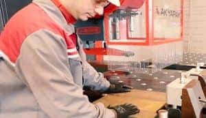 Akaypak moving steel plates effortlessly using Alwayse ball transfer units