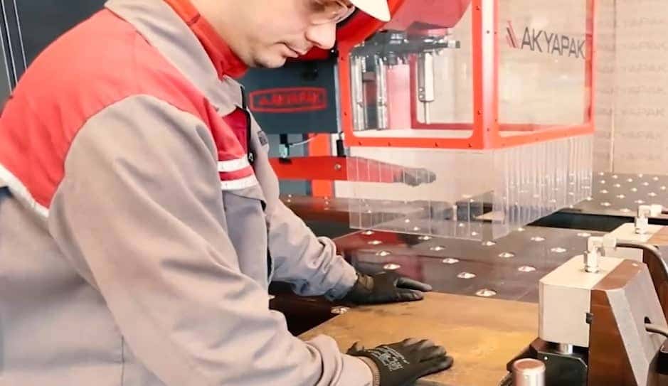 Akaypak moving steel plates effortlessly using Alwayse ball transfer units