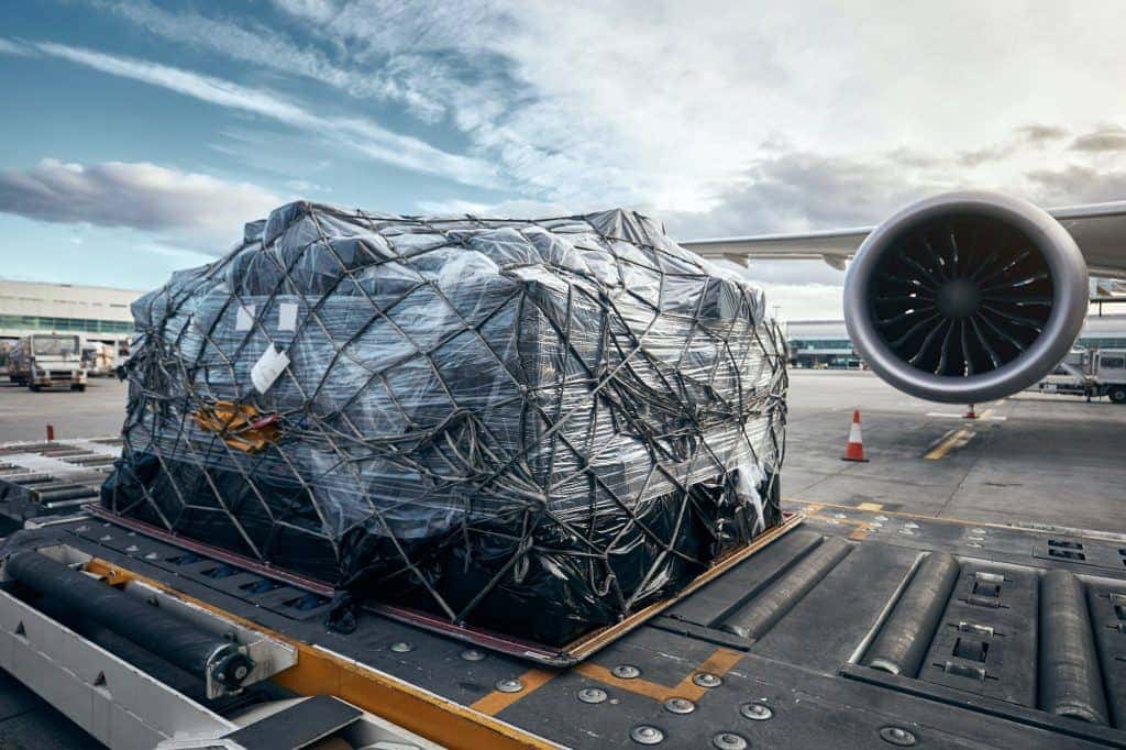 loading air cargo