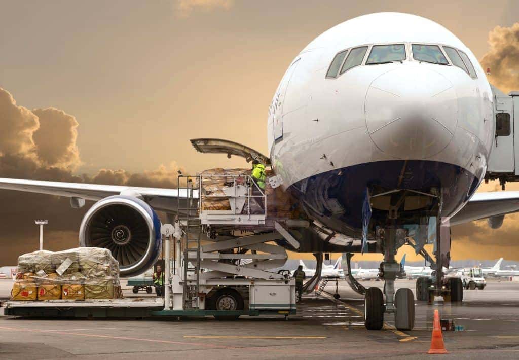 loading a plane with cargo